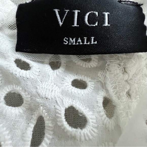 Vici White Ruffled Tiered Dress size small - Picture 4 of 9